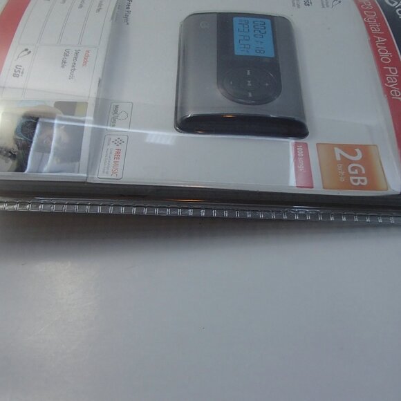 GPX MW240 2GB USB MP3 Digital Music Player w/1.1" LCD - Picture 7 of 10